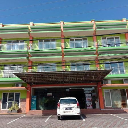 Oyo 90473 Gowin Hotel Кута Екстер'єр фото