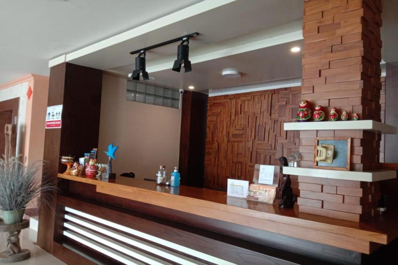 Oyo 90473 Gowin Hotel Кута Екстер'єр фото