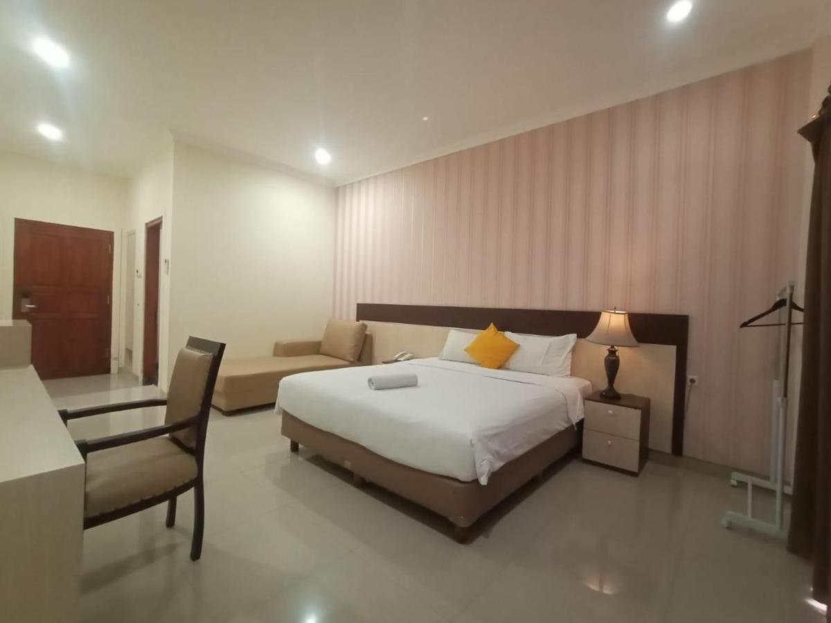 Oyo 90473 Gowin Hotel Кута Екстер'єр фото