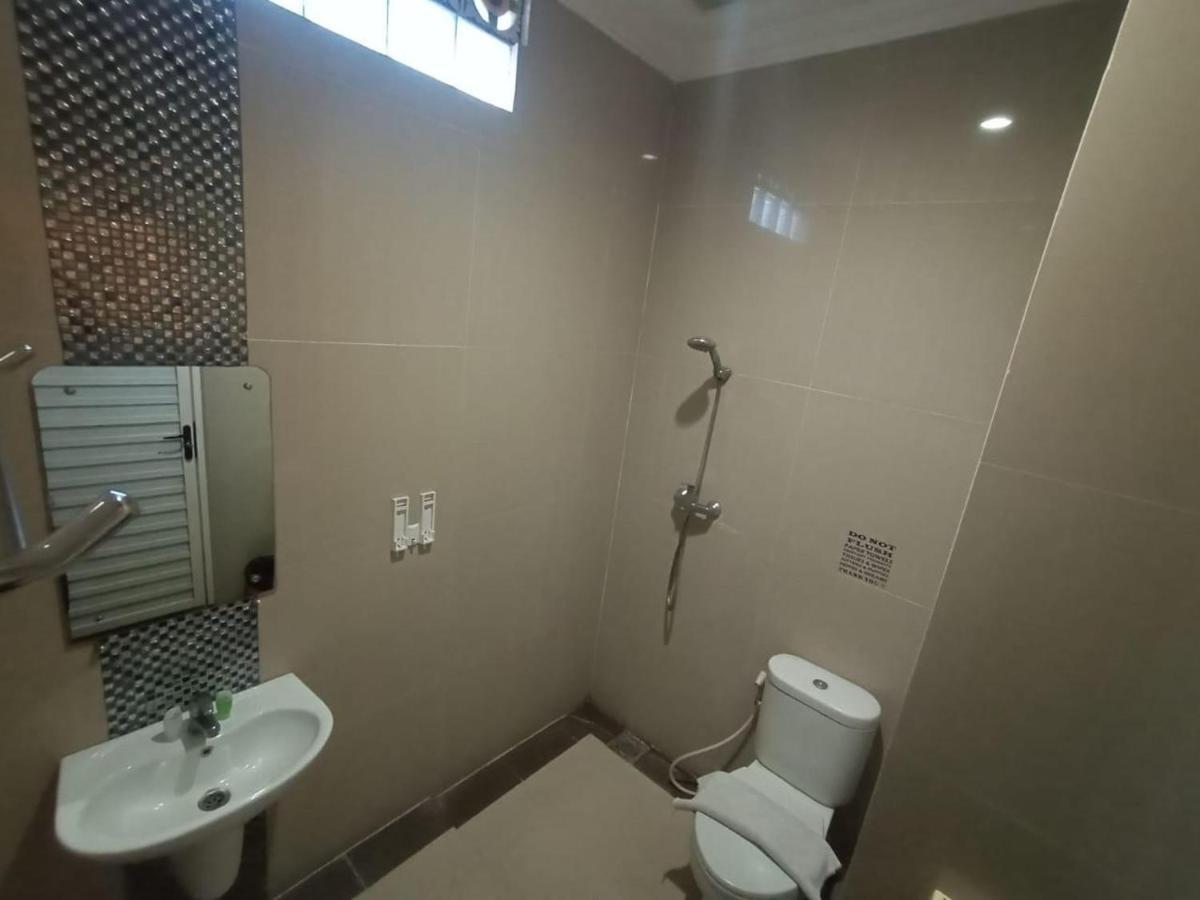 Oyo 90473 Gowin Hotel Кута Екстер'єр фото