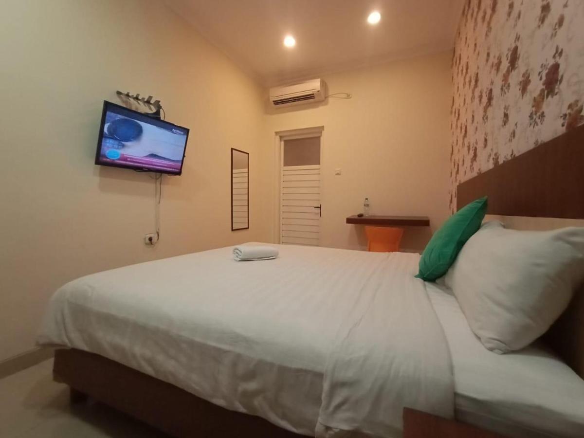 Oyo 90473 Gowin Hotel Кута Екстер'єр фото