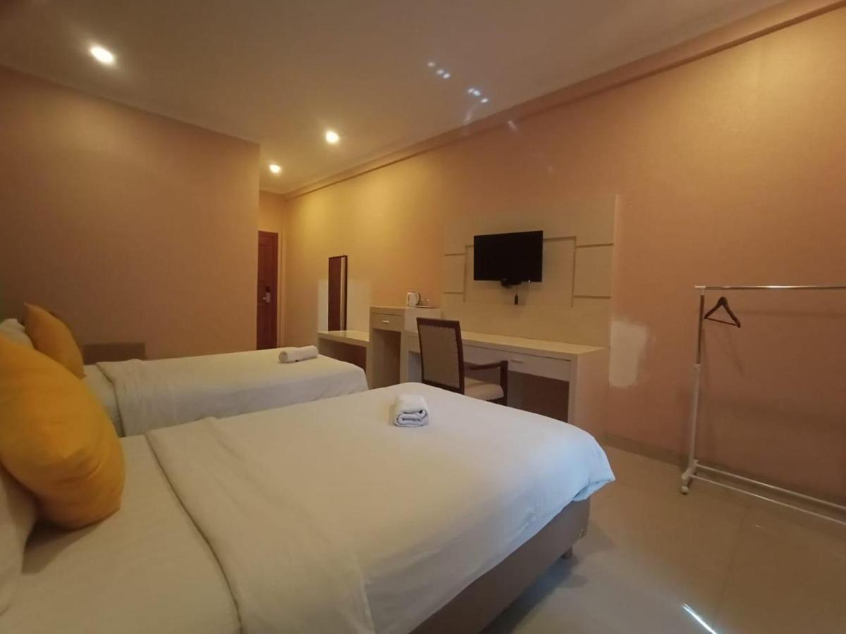 Oyo 90473 Gowin Hotel Кута Екстер'єр фото