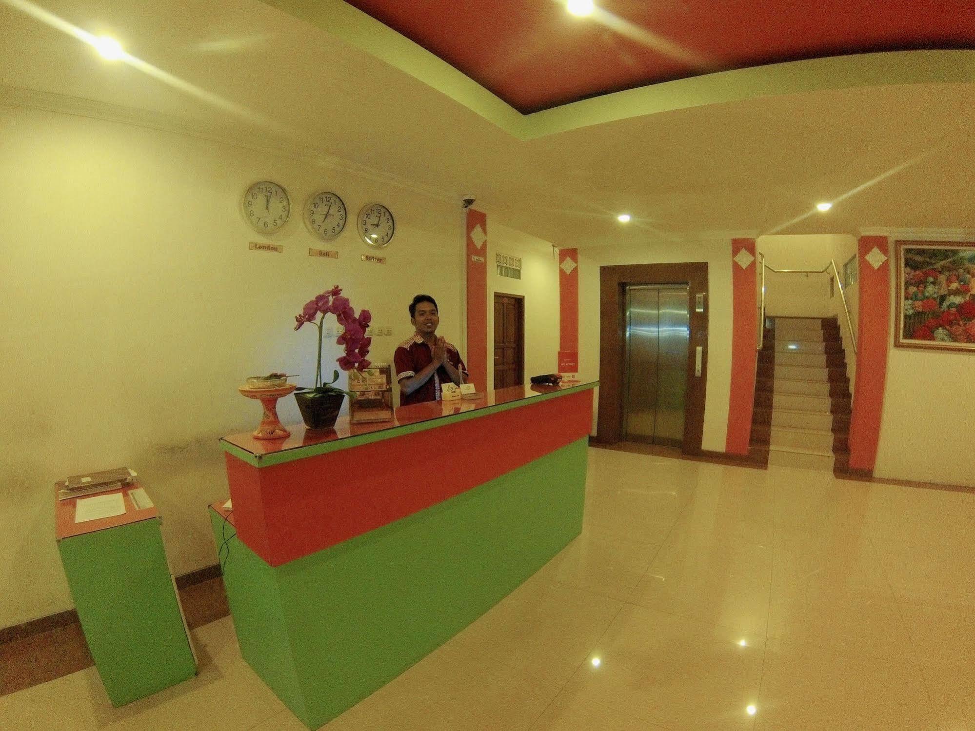 Oyo 90473 Gowin Hotel Кута Екстер'єр фото